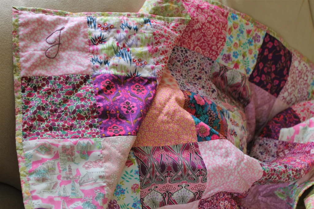 feature image pink patchwork quilt