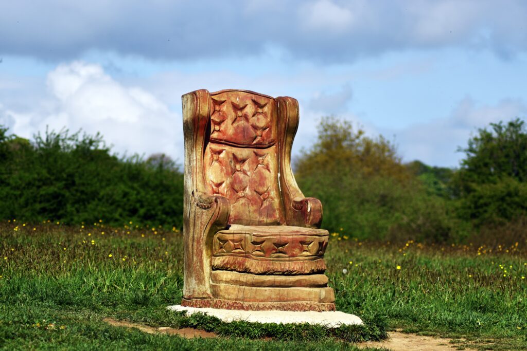 wooden throne of king creoda of wessex